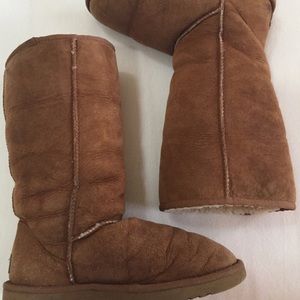 Gently used women’s size 8 uggs.